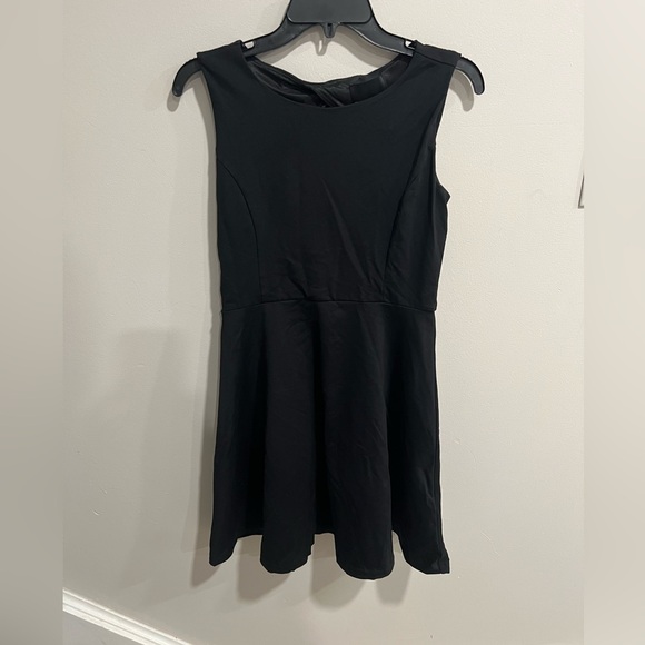 Cynthia Rowley Dresses & Skirts - Cynthia Rowley Fit & Flare Dress